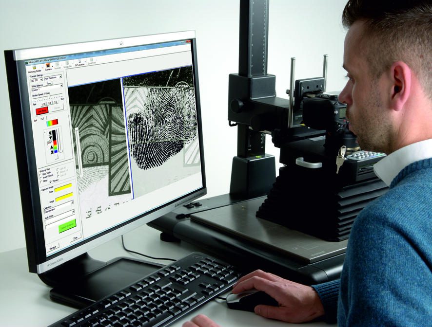 DCS 5 is a comprehensive imaging system for the detection,capture and enhancement of almost any type of fingerprint on anysurface or background to ensure that maximum detail is revealed.